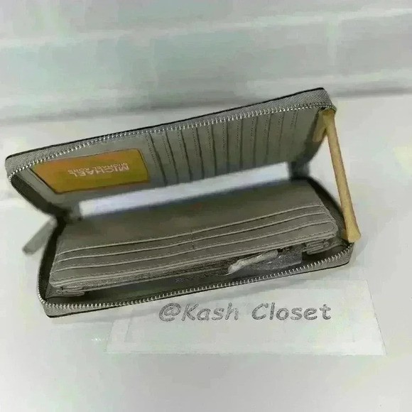 Michael Kors Travel Continental Large Wallet MK Signature Bright White - Picture 6 of 8